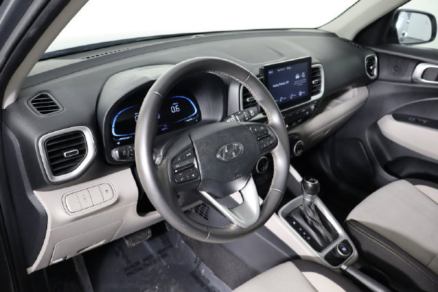 Used 2024 Hyundai Venue SEL FWD image 24