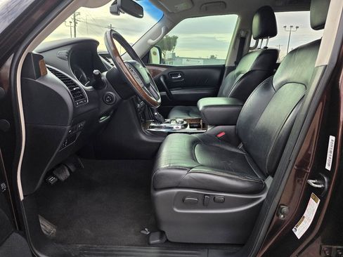 Used 2017 INFINITI QX80 4WD w/ Driver Assistance Package image 11