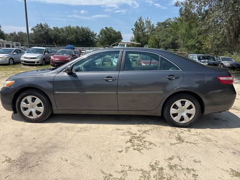 Used 2009 Toyota Camry LE FWD image 3