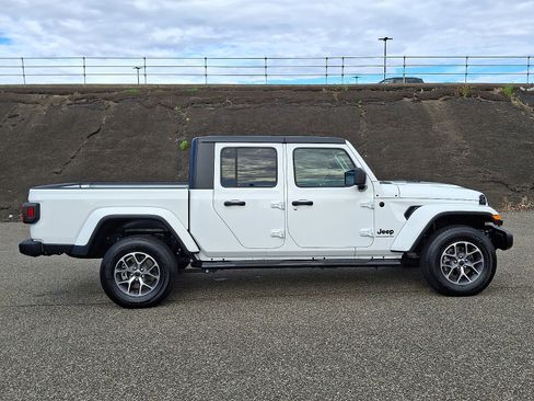 Certified 2024 Jeep Gladiator Sport image 7
