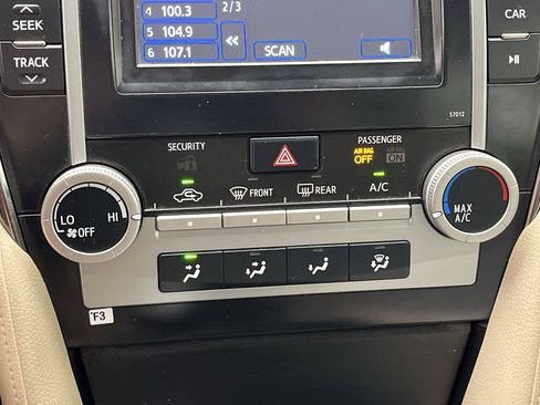 Used 2012 Toyota Camry LE FWD image 15
