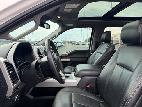 Used 2018 Ford F150 Lariat w/ Equipment Group 502A Luxury AWD/4WD image 9