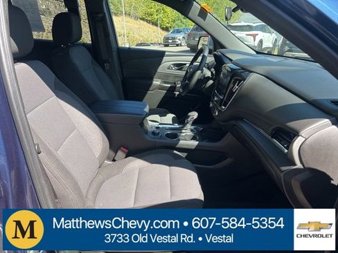 Used 2023 Chevrolet Traverse LT image 7