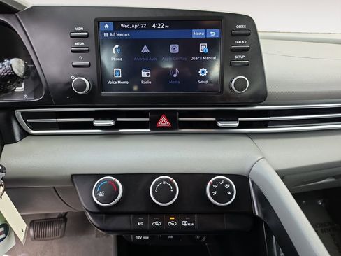 Used 2021 Hyundai Elantra SE FWD image 11