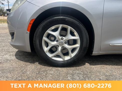 Used 2018 Chrysler Pacifica Touring-L w/ Advanced Safetytec Group FWD image 22