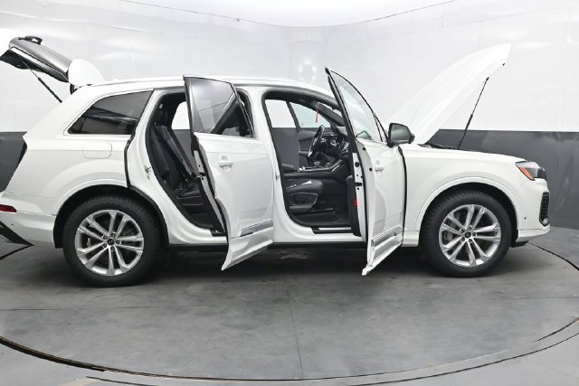 Used 2025 Audi Q7 3.0T Premium Plus AWD/4WD image 50