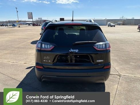 Used 2020 Jeep Cherokee Latitude Plus image 11