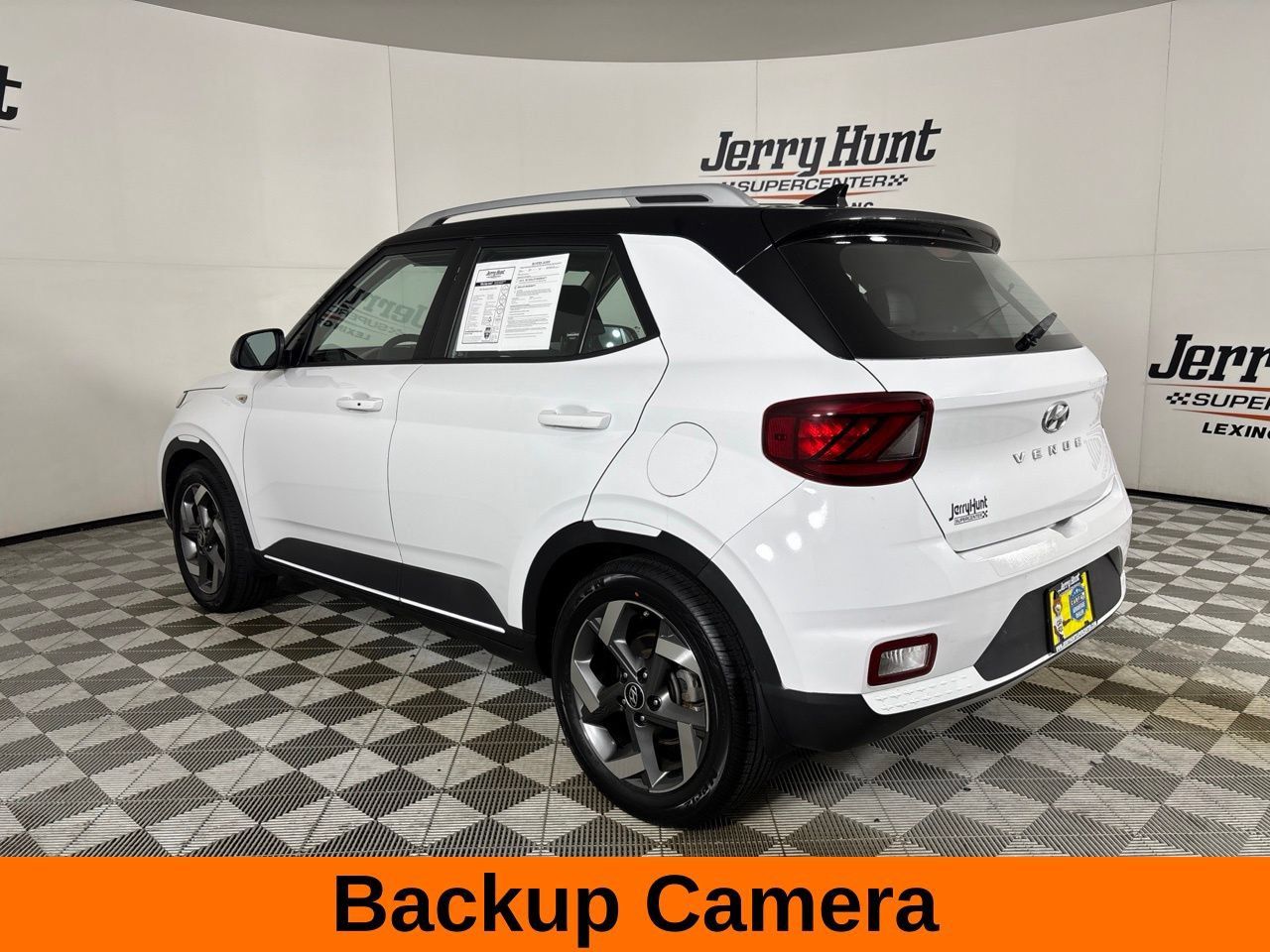 Used 2022 Hyundai Venue Limited FWD image 9