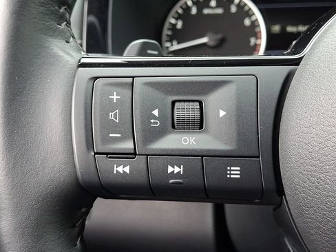 Used 2023 Nissan Pathfinder SL AWD/4WD image 23