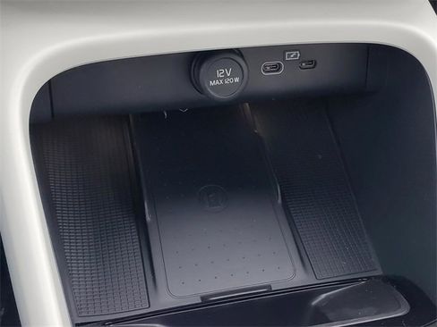 New 2026 Volvo XC40 B5 Plus w/ Protection Package Premier image 24