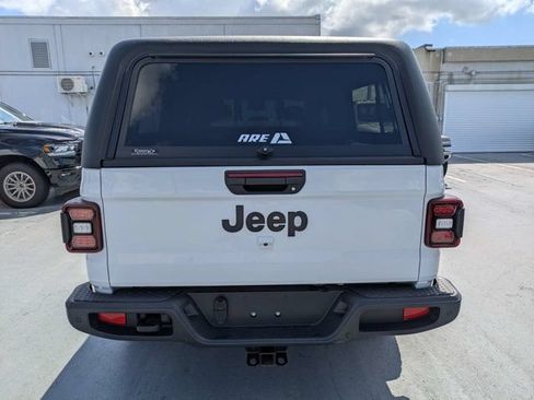 Certified 2025 Jeep Gladiator Sport AWD/4WD image 4