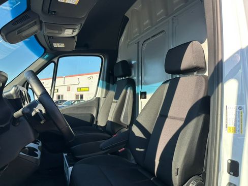 Used 2022 Mercedes-Benz Sprinter 2500 image 13