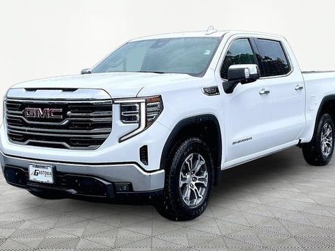 Used 2025 GMC Sierra 1500 SLT AWD/4WD image 3