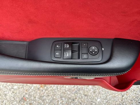 Used 2015 Dodge Challenger SRT Hellcat RWD image 10