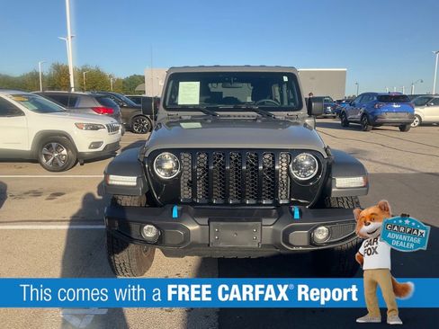 Used 2023 Jeep Wrangler Unlimited image 2