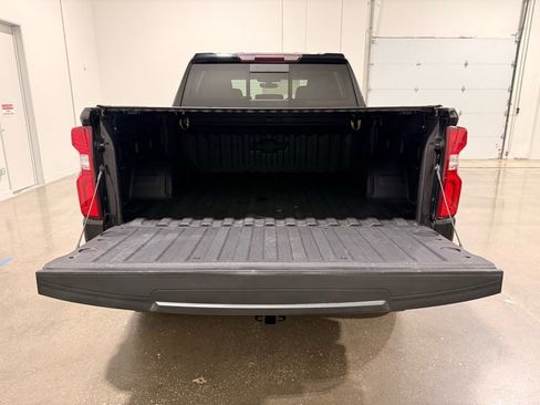 Used 2020 Chevrolet Silverado 1500 LT Trail Boss w/ Midnight Edition image 9