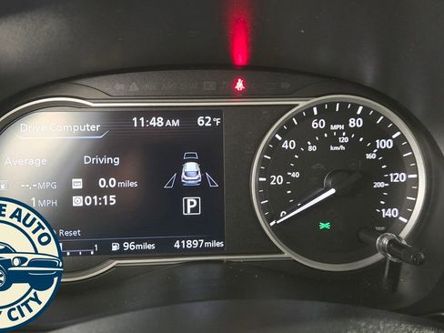 Used 2019 Nissan Kicks SR FWD image 11
