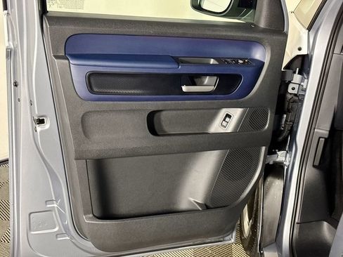 Certified 2025 Volkswagen ID. Buzz Pro S Plus AWD/4WD image 11