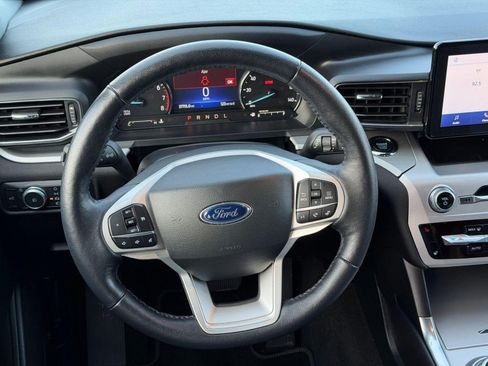 Used 2022 Ford Explorer XLT w/ Equipment Group 202A image 15