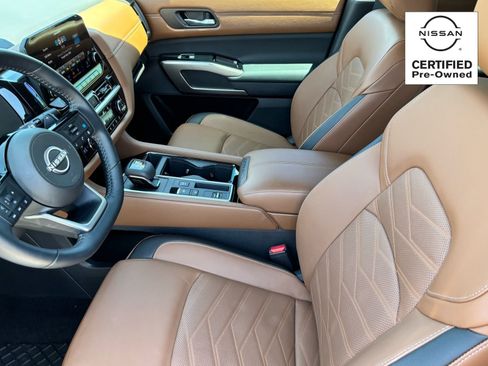 Certified 2025 Nissan Pathfinder Platinum FWD image 17