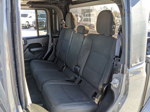 Certified 2022 Jeep Gladiator Willys image 42