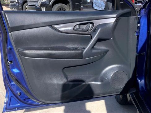 Used 2019 Nissan Rogue S image 20