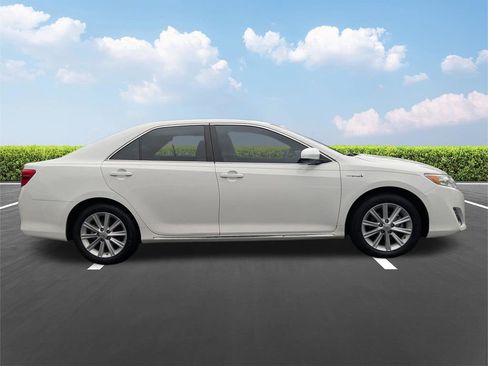 Used 2012 Toyota Camry XLE w/ Convenience Pkg FWD image 3