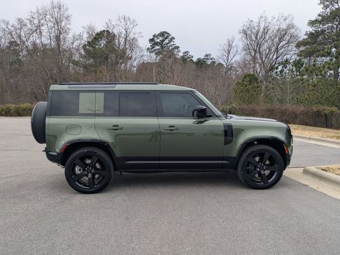 New 2026 Land Rover Defender 110 X-Dynamic SE image 4