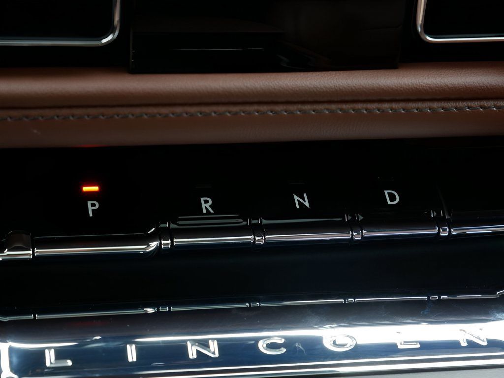 Used 2026 Lincoln Aviator Reserve AWD/4WD image 24