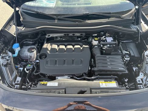 New 2025 Volkswagen Tiguan SE image 21
