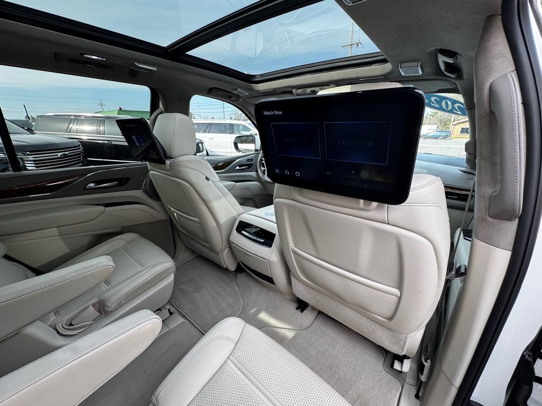 Used 2024 Cadillac Escalade Sport Platinum w/ LPO, ONYX Package AWD/4WD image 35