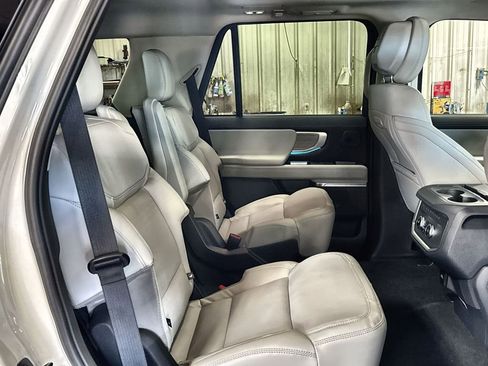 New 2026 Ford Expedition Platinum w/ Driver's Package image 32