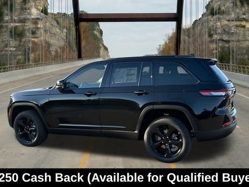 New 2025 Jeep Grand Cherokee Limited w/ Black Appearance Package RWD image 7