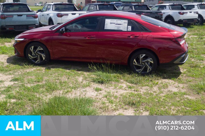 Used 2025 Hyundai Elantra Sport FWD image 9