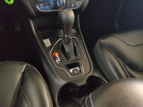 Used 2021 Jeep Cherokee Latitude FWD image 26