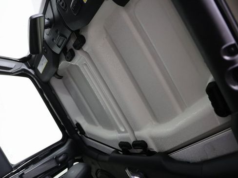 Used 2018 Jeep Wrangler Unlimited Sahara image 5