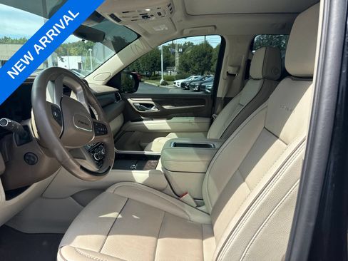 Used 2023 GMC Yukon Denali w/ Advanced Technology Package AWD/4WD image 6