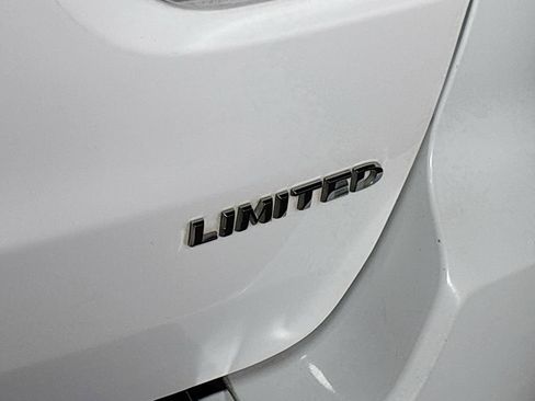 Used 2022 Jeep Grand Cherokee Limited AWD/4WD image 25