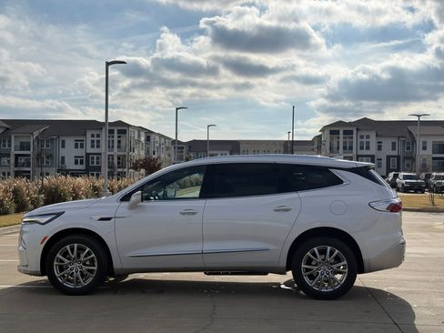 Used 2023 Buick Enclave Essence w/ Experience Buick Package image 4