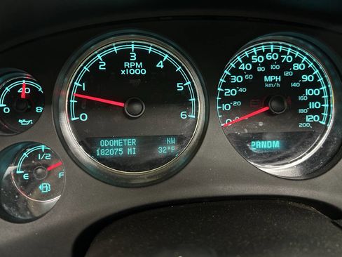 Used 2012 Chevrolet Suburban LTZ image 36