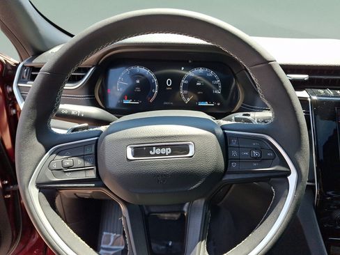Certified 2023 Jeep Grand Cherokee Altitude AWD/4WD image 11