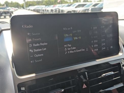 Used 2022 Lexus GX 460 Premium w/ Accessory Package AWD/4WD image 14