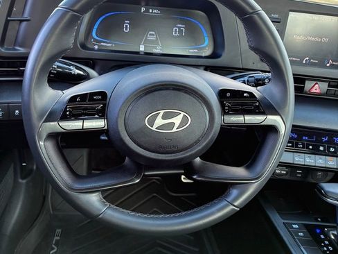 Used 2025 Hyundai Elantra Sport image 17