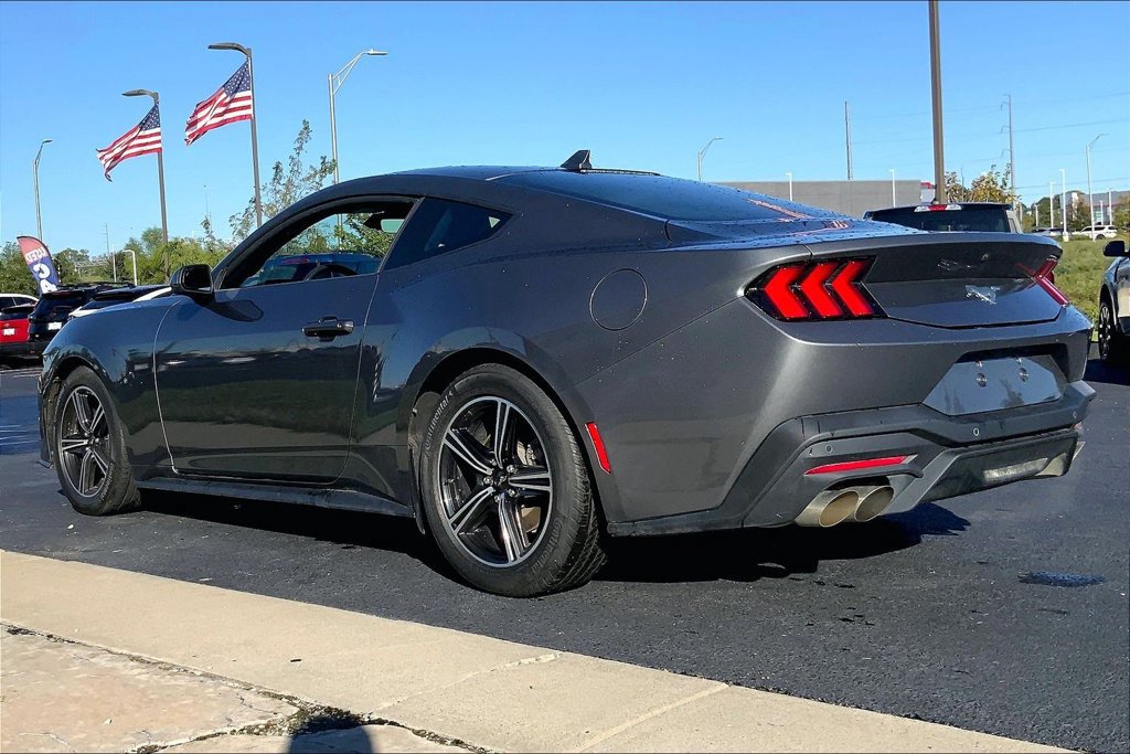 Used 2025 Ford Mustang Coupe RWD image 2