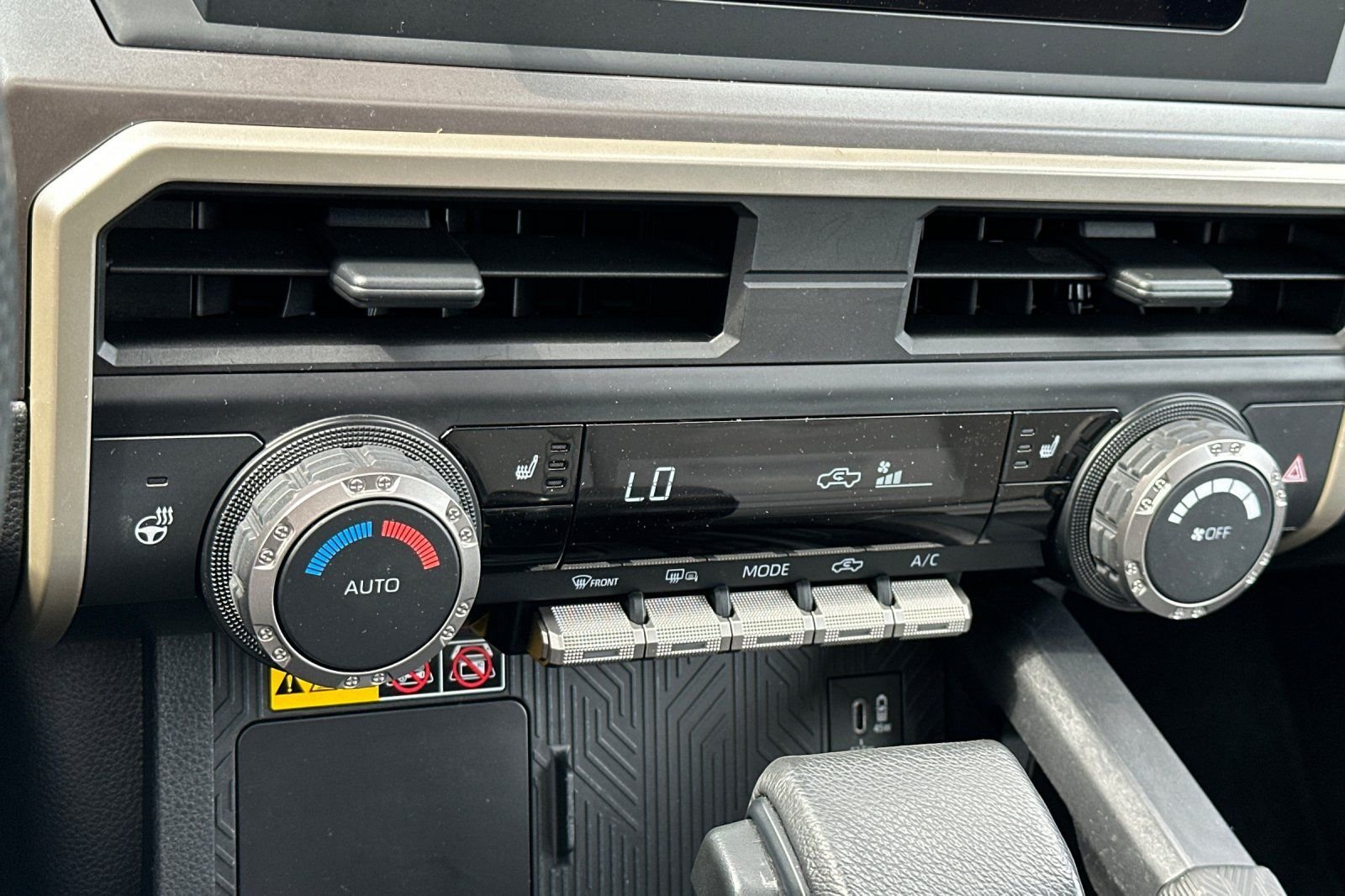 Used 2024 Toyota Tacoma TRD Off-Road w/ TRD Off Road Upgrade Package AWD/4WD image 22