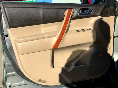 Used 2010 Toyota Highlander Limited image 20