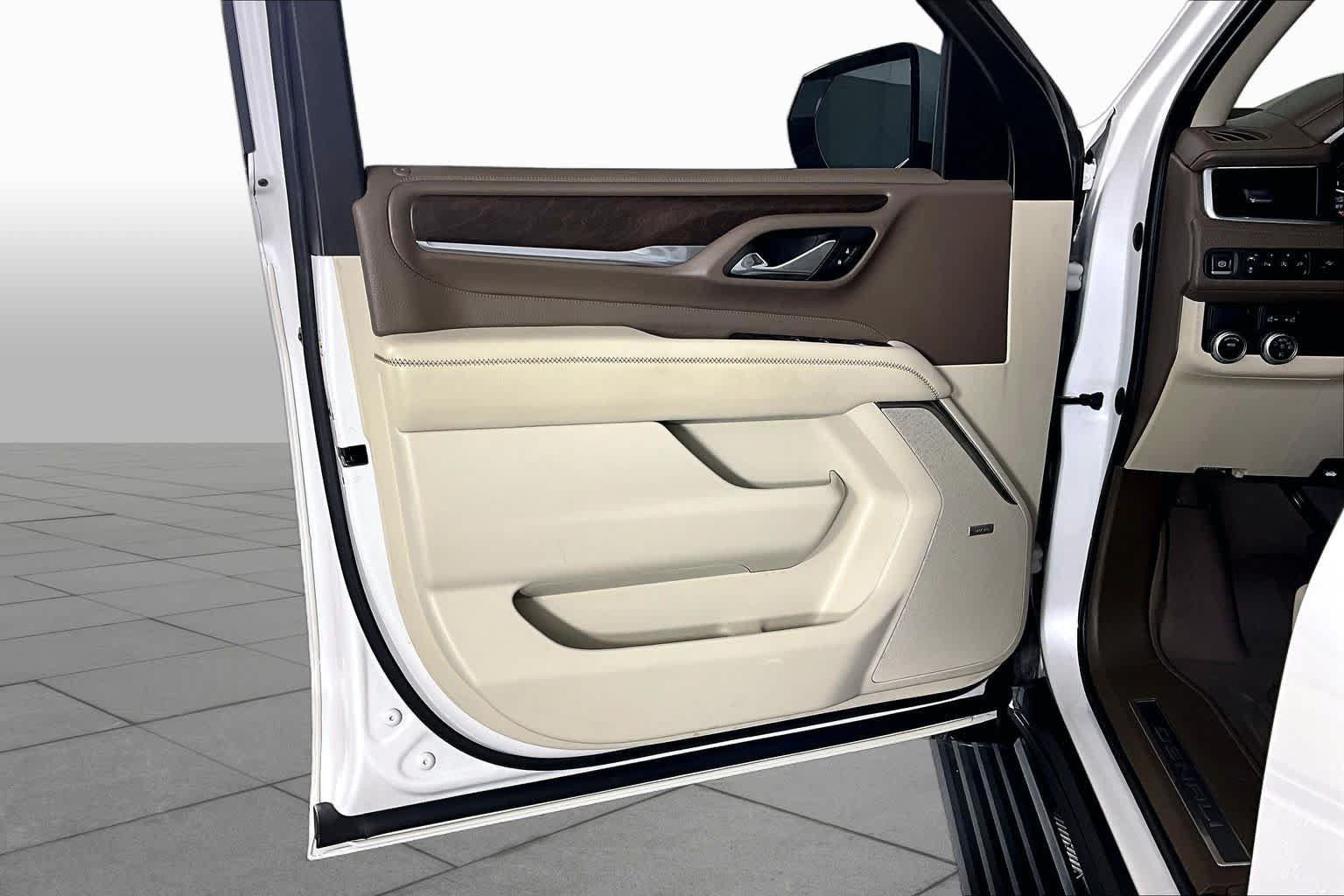 Used 2021 GMC Yukon Denali w/ Denali Premium Package RWD image 20