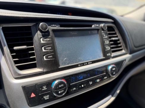Used 2016 Toyota Highlander XLE AWD/4WD image 18