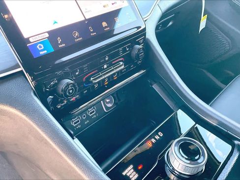 New 2025 Jeep Grand Cherokee Limited w/ Trailer Tow Package image 18