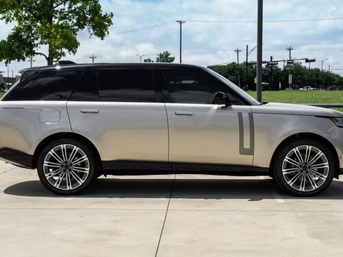 New 2026 Land Rover Range Rover Long Wheelbase SE AWD/4WD image 10